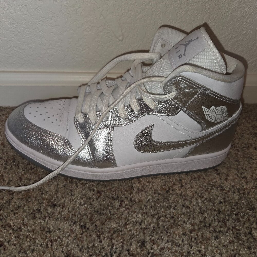 Air Jordan Shoes - Picture 5 of 6